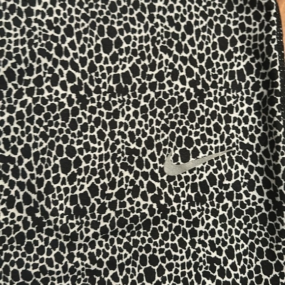 Nike Dri Fit leopard running leggings - Picture 3 of 7